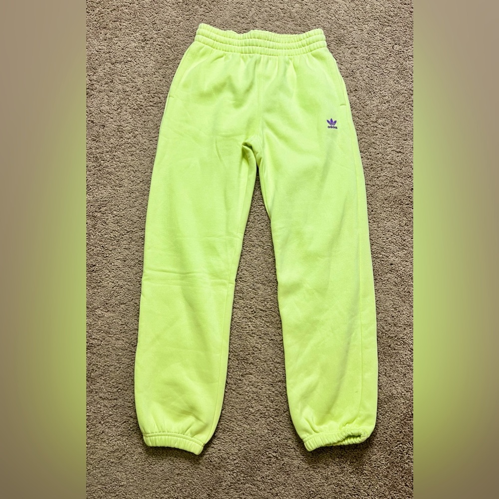 BNWT Women’s Adidas Sweatpants, Size Small, light green (pulse yellow), NEW